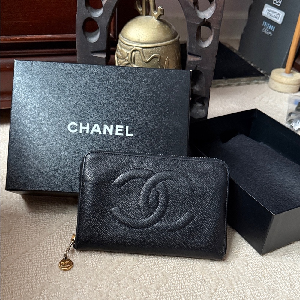 CHANEL Black Caviar Vintage Leather Zip Wallet 5” x 7”